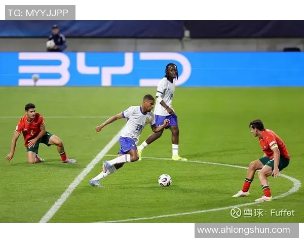 2018年绿茵焦点全面解析当红足球球星的荣耀与巅峰瞬间 2018年绿茵焦点全面解析当红足球球星的荣耀与巅峰瞬间