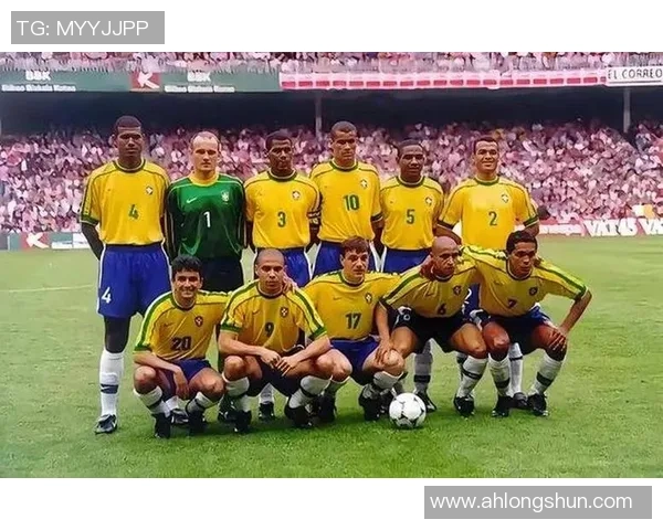 上世纪足球巨星回顾:他们如何定义了足球的辉煌与传奇 上世纪足球巨星回顾:他们如何定义了足球的辉煌与传奇