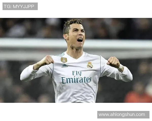 C罗皇马传奇风采足球明星海报装饰画展现无与伦比的球场魅力 C罗皇马传奇风采足球明星海报装饰画展现无与伦比的球场魅力