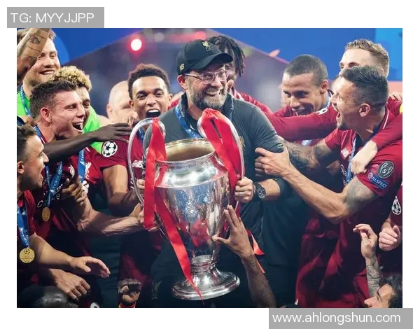 足球球星慢慢长大见证绿茵梦想绽放青春奋斗与荣耀之路